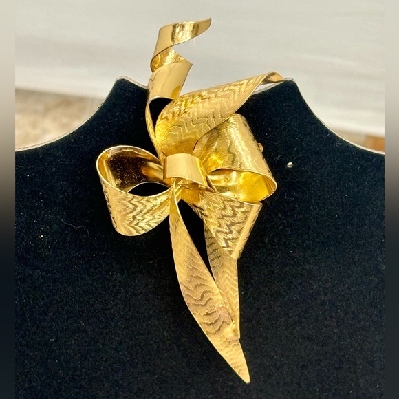 Christian Dior Signed Bow Brooch - Picture 1 of 13